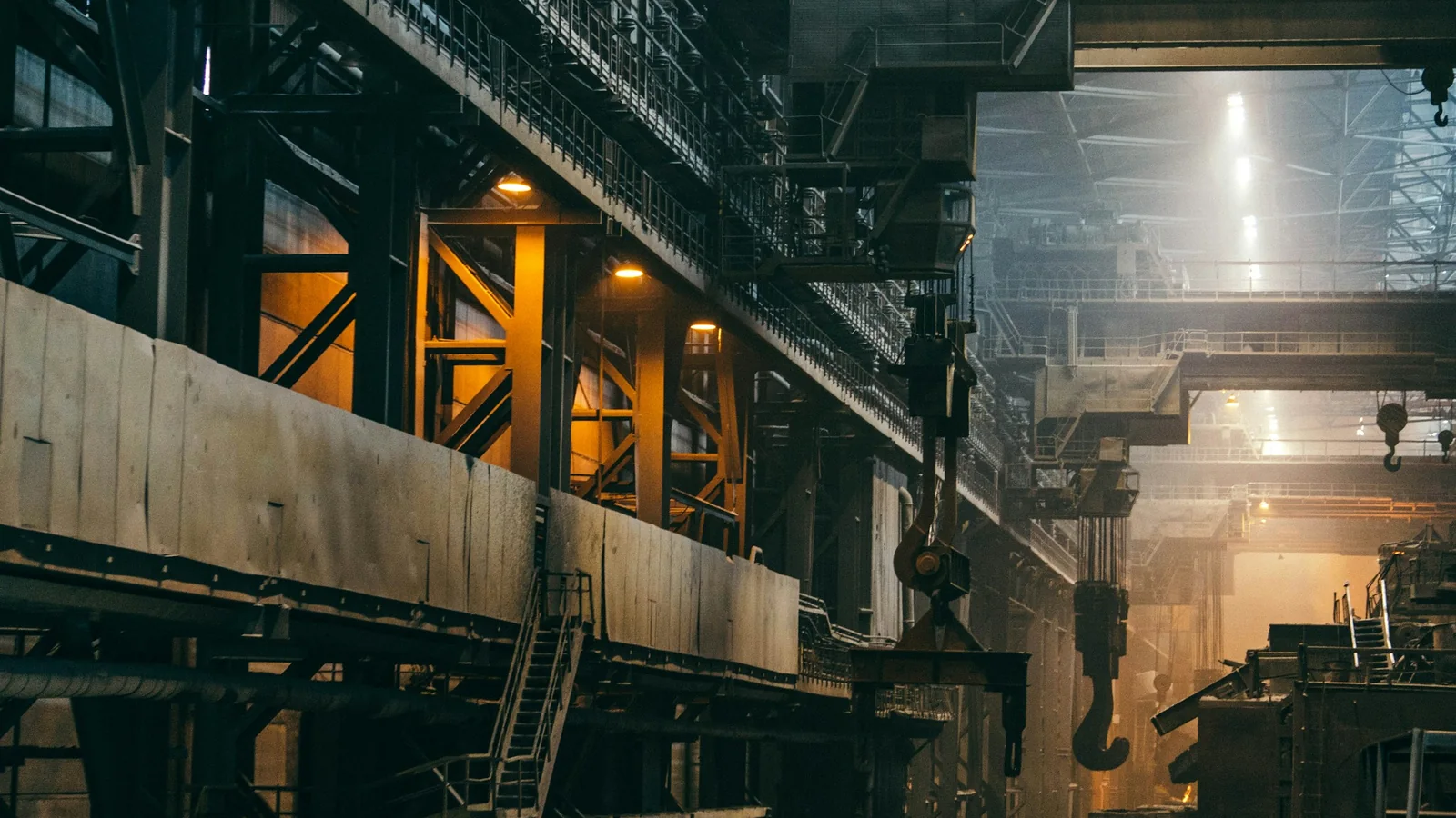 Interior de una planta de manufactura industrial